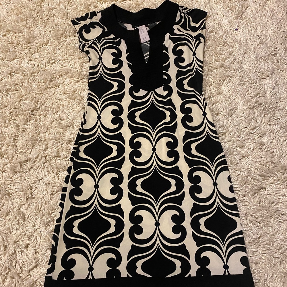 B. Darlin Black/White Dress Size: 3/4